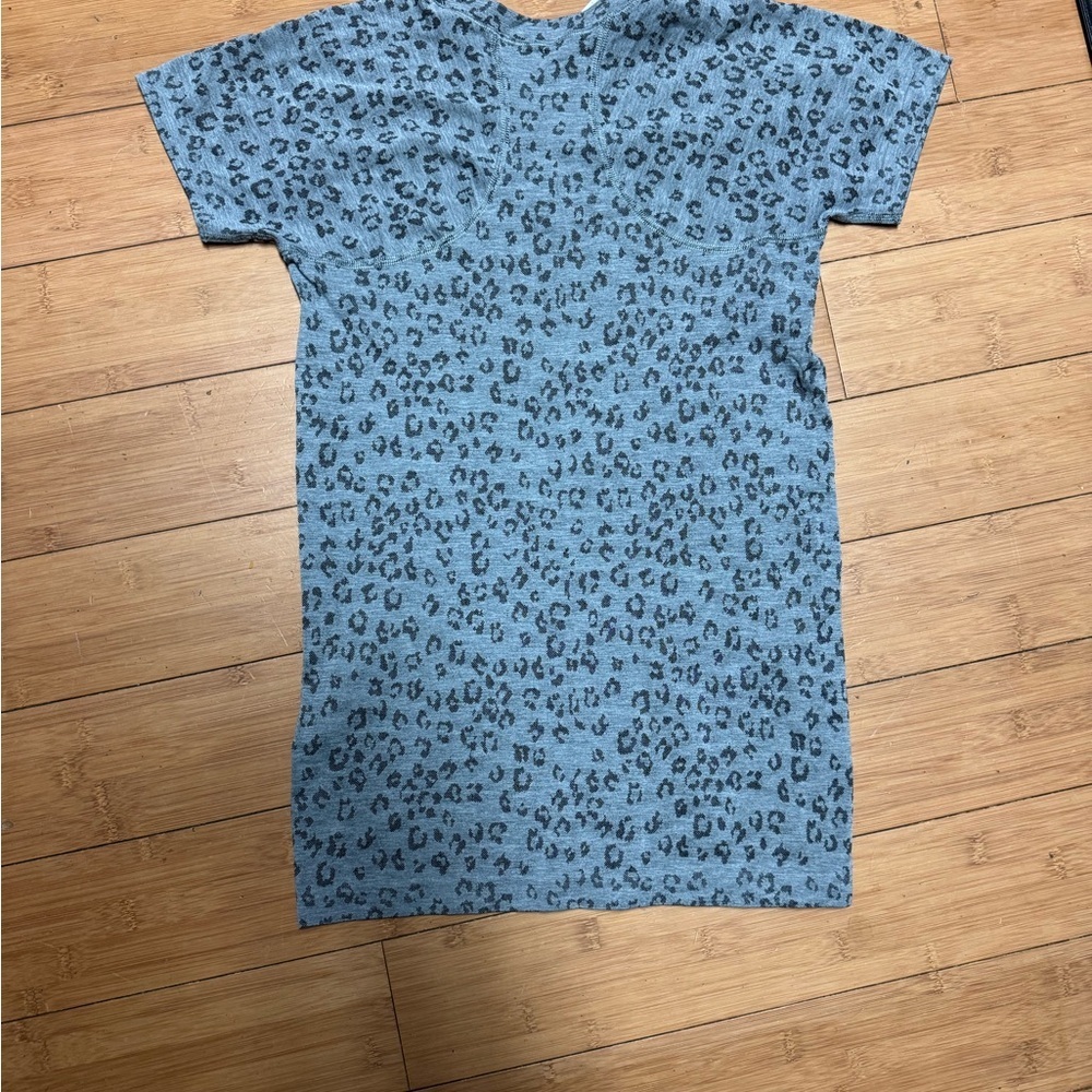 Athleta Gray Patterned Top - Picture 2 of 3